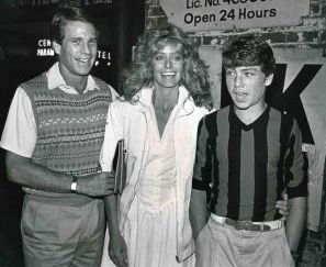 Ryan Oneal,  Farrah Fawcett, Griffin Oneal 1983  NYC.jpg